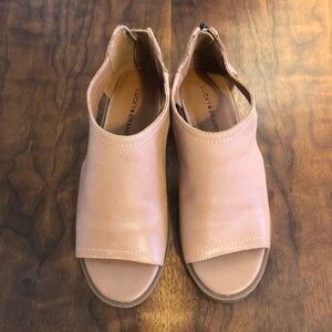 Lucky Brand Sargy Sandals Low Heel Zipper Back Light Brown Tan